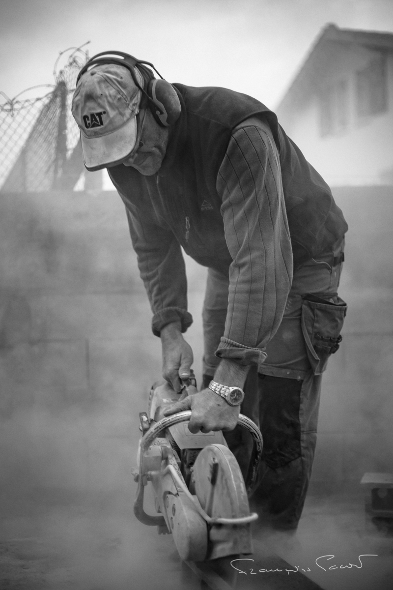 Maçon au pied du mur